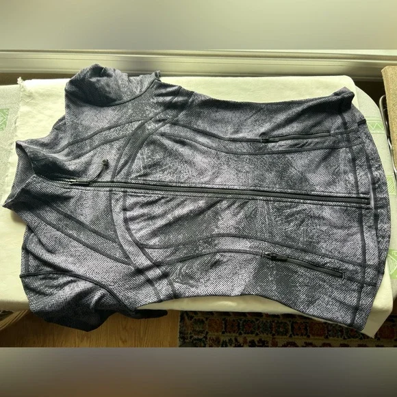 Lululemon Define Jacket size 8 like new - Picture 9 of 9